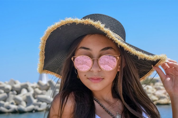 Women Wearing Sunglasses